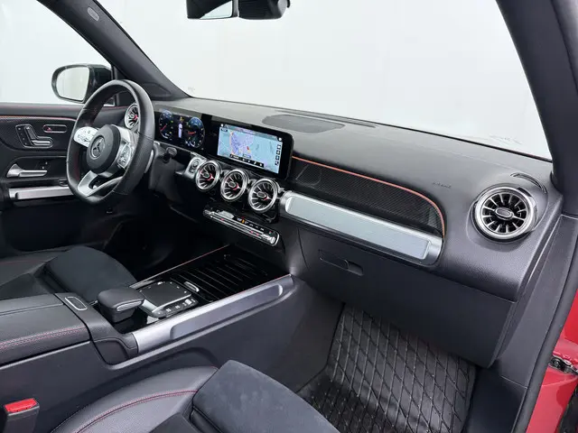 Mercedes-Benz GLB 200 AMG line 2022 Benzine 39