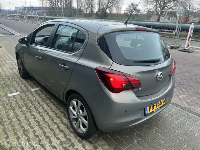 Opel Corsa 1.4 Cosmo Voorschade! 2015 Benzine 3