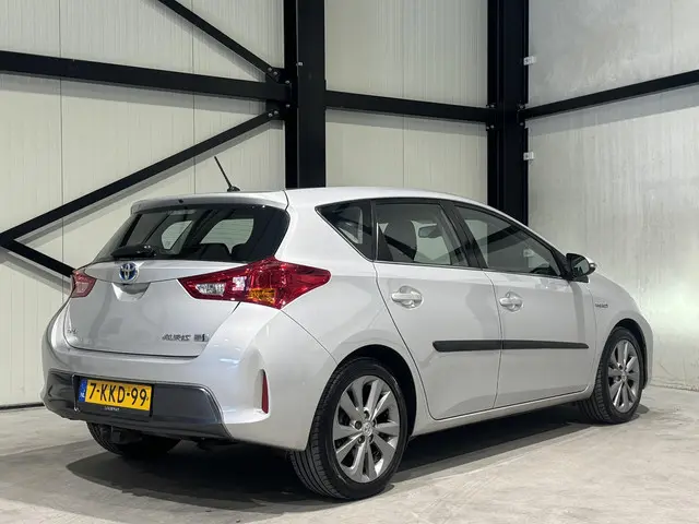 Toyota Auris 1.8 Hybrid Dynamic 2013 Hybride Benzine 2