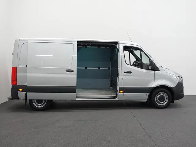 Mercedes-Benz Sprinter 140pk Automaat L2H1 2021 Diesel 8