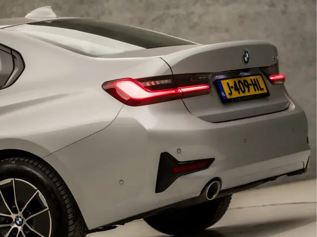 BMW 3 Serie 318i Executive Sportline 2020 Benzine 11