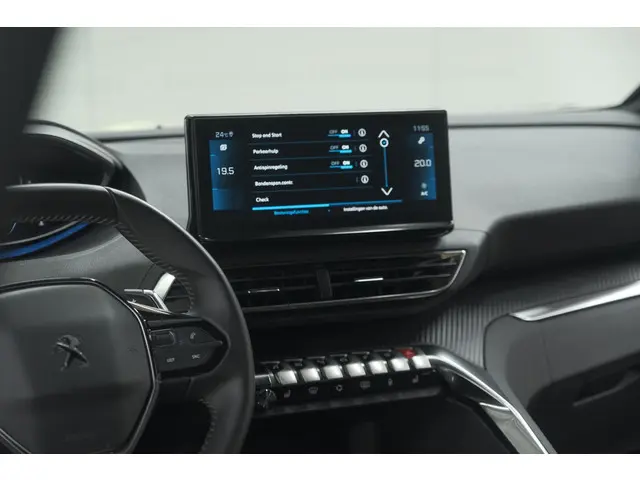 Peugeot 5008 PureTech 130 EAT8 Active Pack 2023 Benzine 57