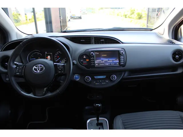 Toyota Yaris 1.5 Hybrid Energy Plus 2018 Hybride Benzine 4