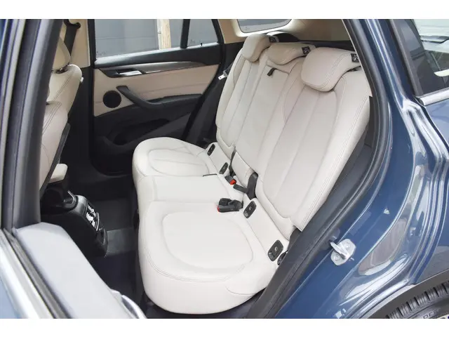 BMW X1 sDrive18i High Executive 2018 Benzine 15