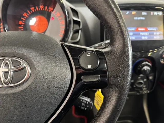 Toyota Aygo 1.0 VVT-i x-Wave 2015 Benzine 9