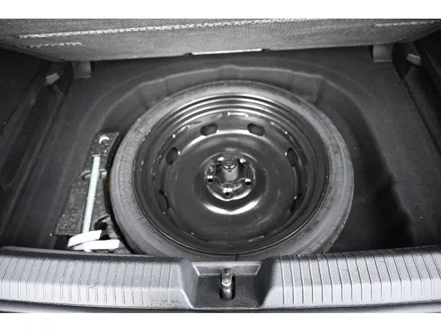 Volkswagen Golf 1.0 TSI Life Business 2022 Benzine 35