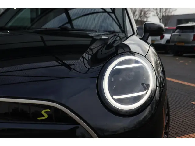 MINI Electric Cooper SE 2024 Elektrisch 8