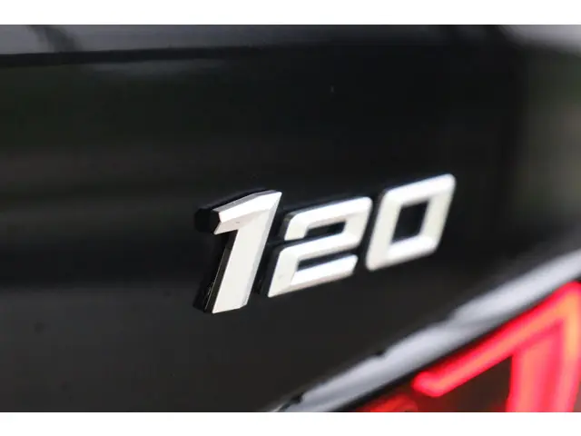 BMW 1 Serie 120 2025 Benzine 27