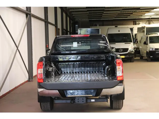 Nissan Navara 2.3 dCi PICK UP 4X4 2017 Diesel 6