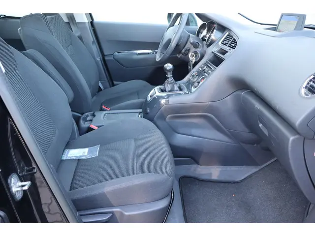 Peugeot 5008 1.6 HDi Active 5p. 2014 Diesel 12