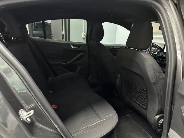 Ford Focus 1.0 EcoBoost ST Line Business 2018 Benzine 12