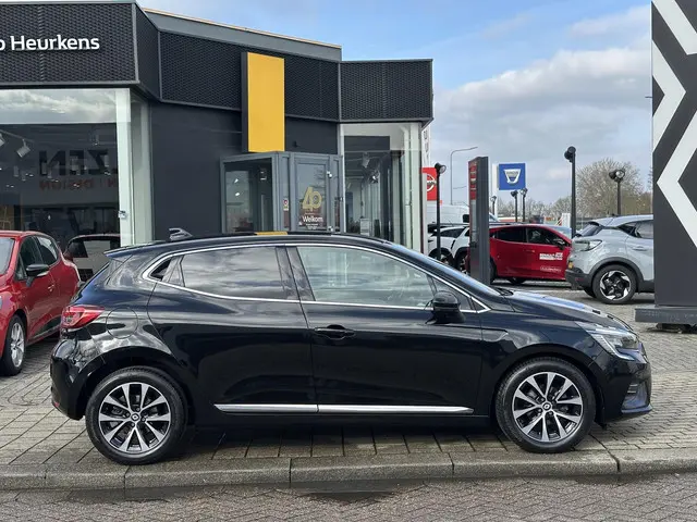 Renault Clio TCe 90 Techno 2023 Benzine 32