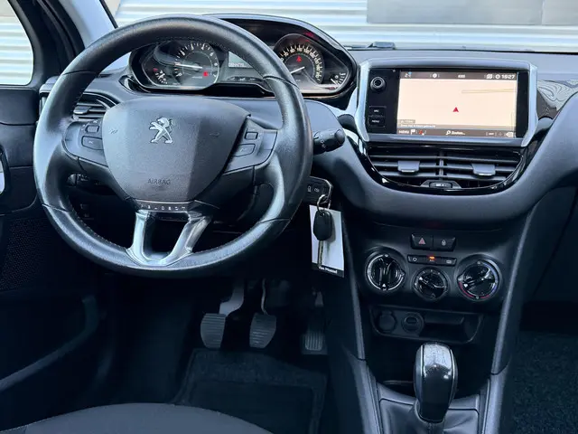 Peugeot 208 1.2 PureTech Signature 2018 Benzine 11