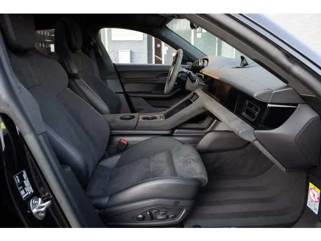 Porsche Taycan Sport Turismo GTS 93 kWh 2023 Elektrisch 13