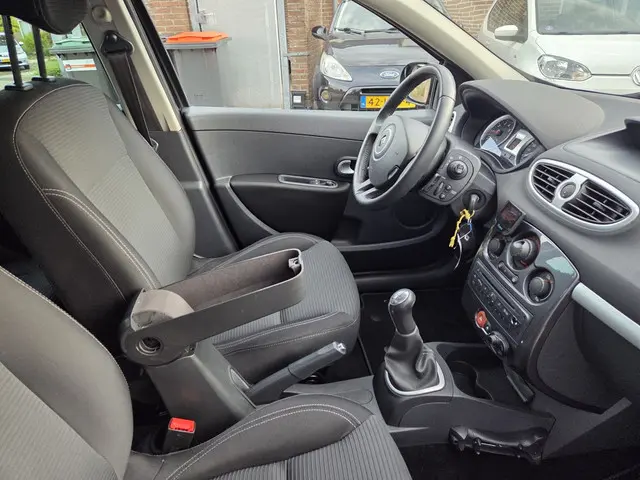 Renault Clio Estate 1.2 TCE Collection 2012 Benzine 2