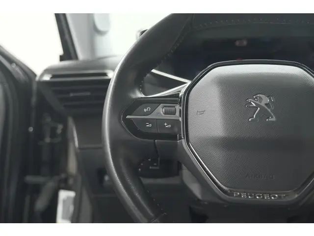 Peugeot 2008 PureTech 130 Allure 2020 Benzine 31