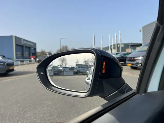 Volkswagen Golf 1.5 eHybrid GTE 2025 Hybride Benzine 22