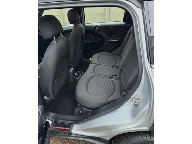 MINI Countryman Mini 1.6 Cooper D 2016 Benzine 11