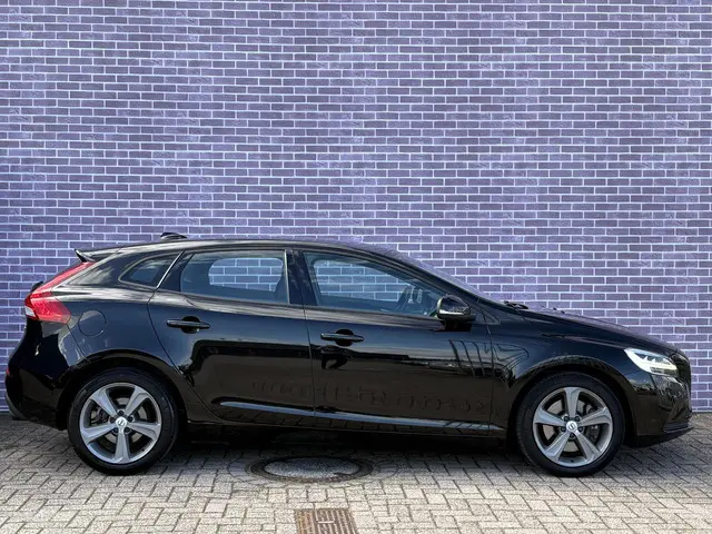 Volvo V40 1.5 T3 Nordic+ 2017 Benzine 28