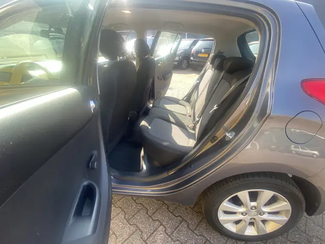 Hyundai i20 1.2i i-Deal 2014 Benzine 11