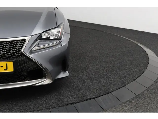 Lexus RC 300h F Sport Line 2016 Hybride Benzine 32