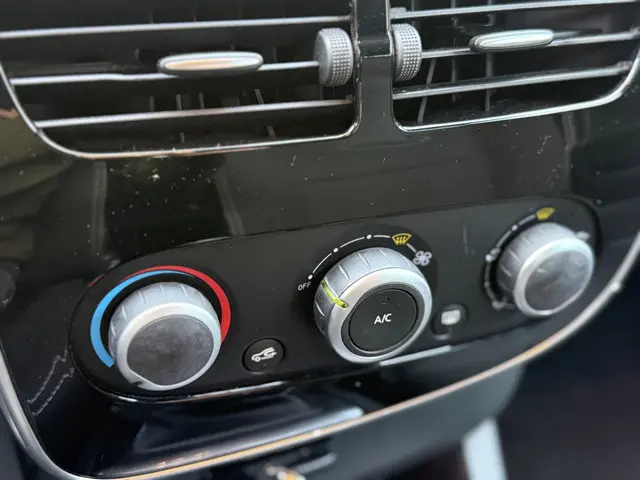 Renault Clio 0.9 TCe ECO Night&Day 2016 Benzine 18