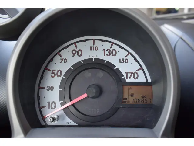 Peugeot 107 1.0 Active 2012 Benzine 11