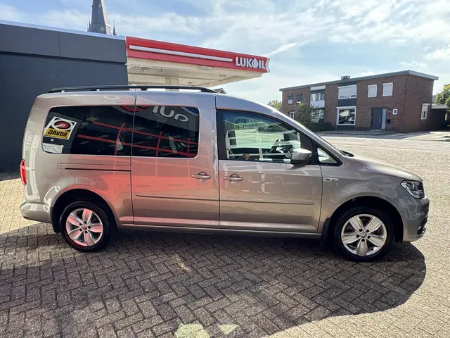 Volkswagen Caddy 1.4 TSI Trendline 7p 2019 Benzine 9