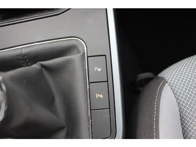 SEAT Arona 1.0 TSI Style Business Intense 2018 Benzine 25