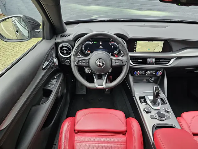 Alfa Romeo Stelvio 2.0 T GME AWD Veloce 2023 Benzine 15