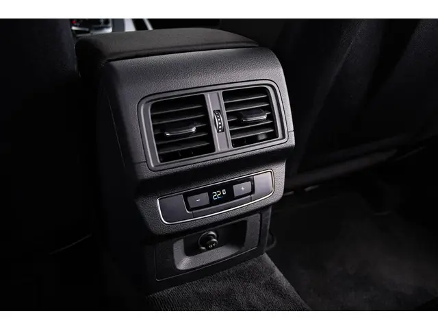 Audi Q5 55 TFSI e S edition 2023 Hybride Benzine 19