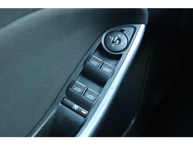 Ford Focus WAGON 1.6 TI-VCT TITANIUM AUT. 2013 Benzine 24