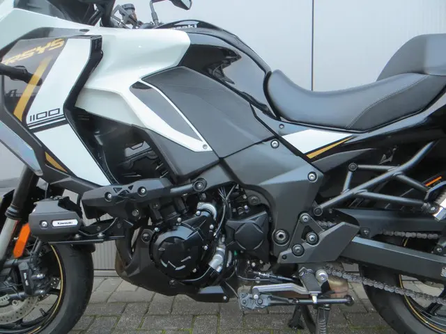 Kawasaki Versys 1100 S Tourer + 2025 Benzine 11