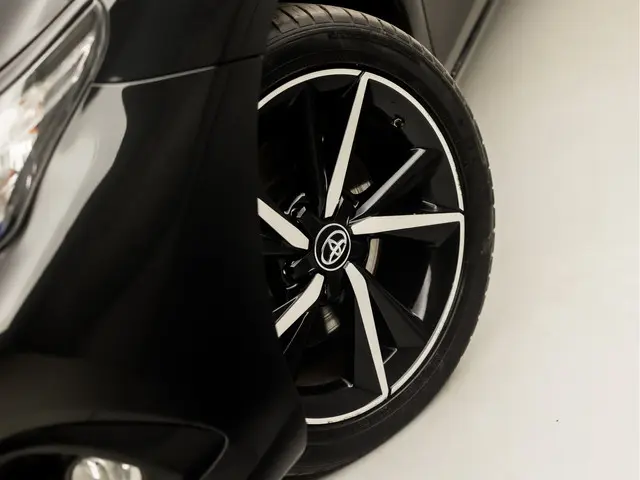 Toyota Auris 1.8 Hybrid Sport 2018 Hybride Benzine 18