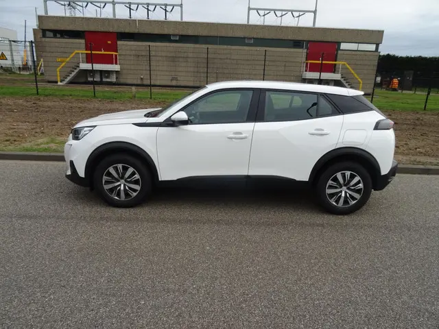 Peugeot 2008 1.2 PureTech Active 2022 Benzine 2