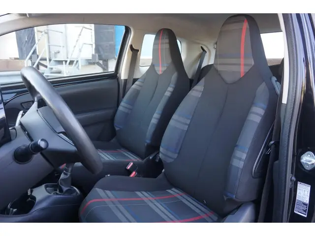 Peugeot 108 1.0 VTi Active 2015 Benzine 6
