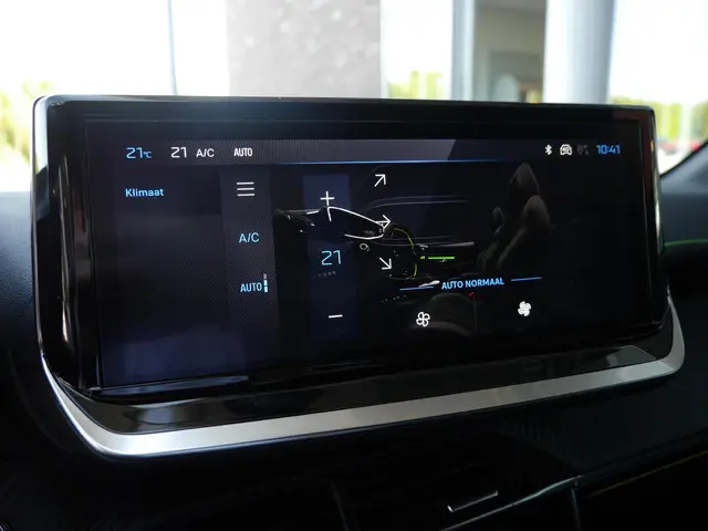 Peugeot 208 1.2 Hybrid 110 e-DCS6 GT 2025 Benzine 23