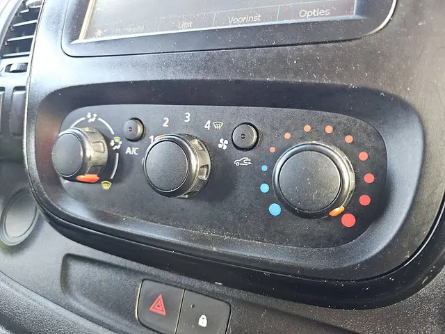 Opel Vivaro 1.6 2017 Diesel 10
