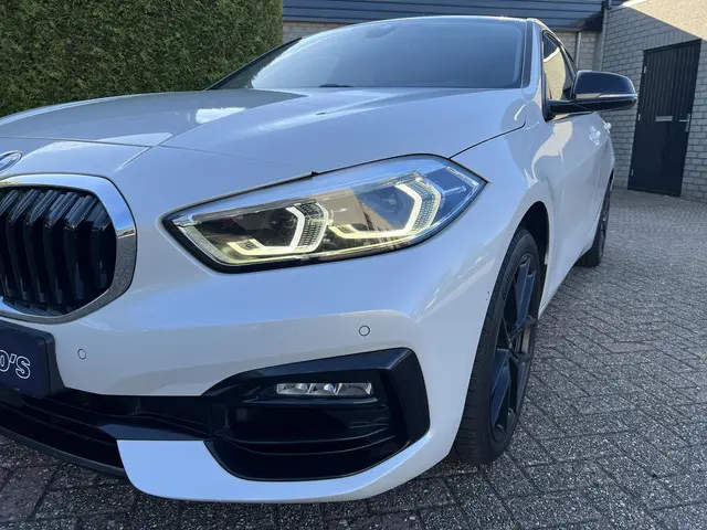 BMW 1 Serie 118i Sport Line 2020 Benzine 34