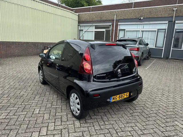 Peugeot 107 1.0 Sportium 2012 Benzine 13