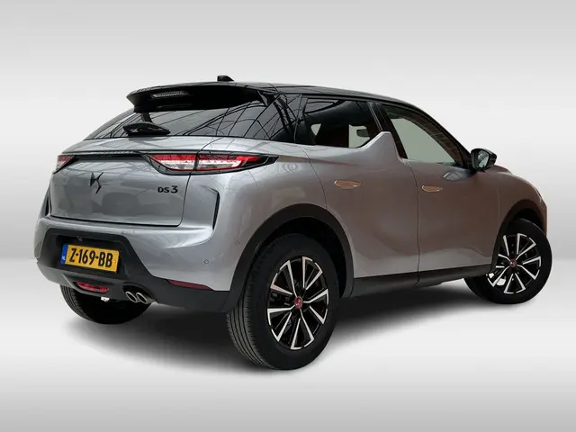 DS DS 3 PureTech 130 EAT8 Performance Line 2024 Benzine 2