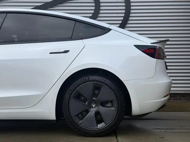 Tesla Model 3 Long Range AWD 75 kWh 2021 Elektrisch 32
