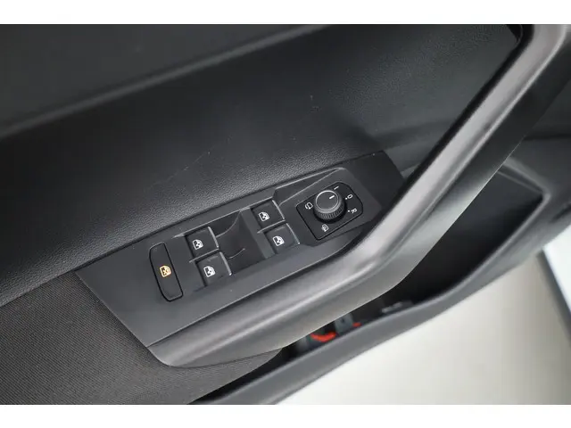 Volkswagen Polo 1.0 TSI R-Line DSG 2023 Benzine 7