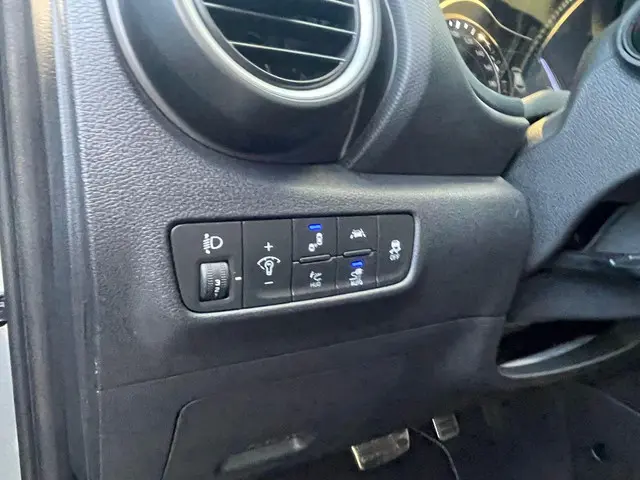 Hyundai Kona EV Premium 64 kWh 2020 Elektrisch 24