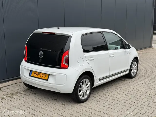 Volkswagen up! 1.0 high up! BlueMotion 2015 Benzine 17