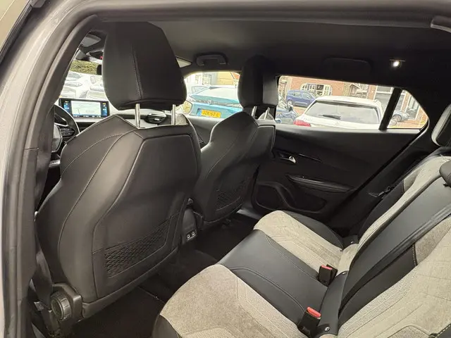 Peugeot e-2008 EV GT 50 kWh 2021 Elektrisch 14