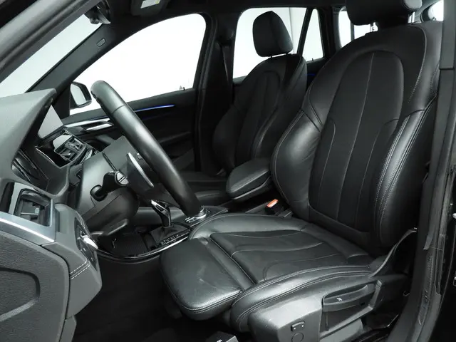 BMW X1 sDrive20i High Executive 2020 Benzine 8