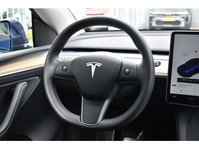 Tesla Model Y Long Range AWD 75 kWh 2021 Elektrisch 17