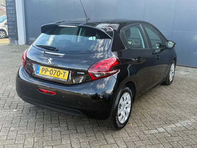 Peugeot 208 1.2 PureTech Blue Lion 2017 Benzine 9