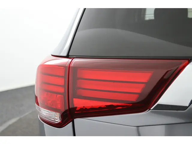 Mitsubishi Outlander 2.0 Executive Edition 2017 Benzine 34